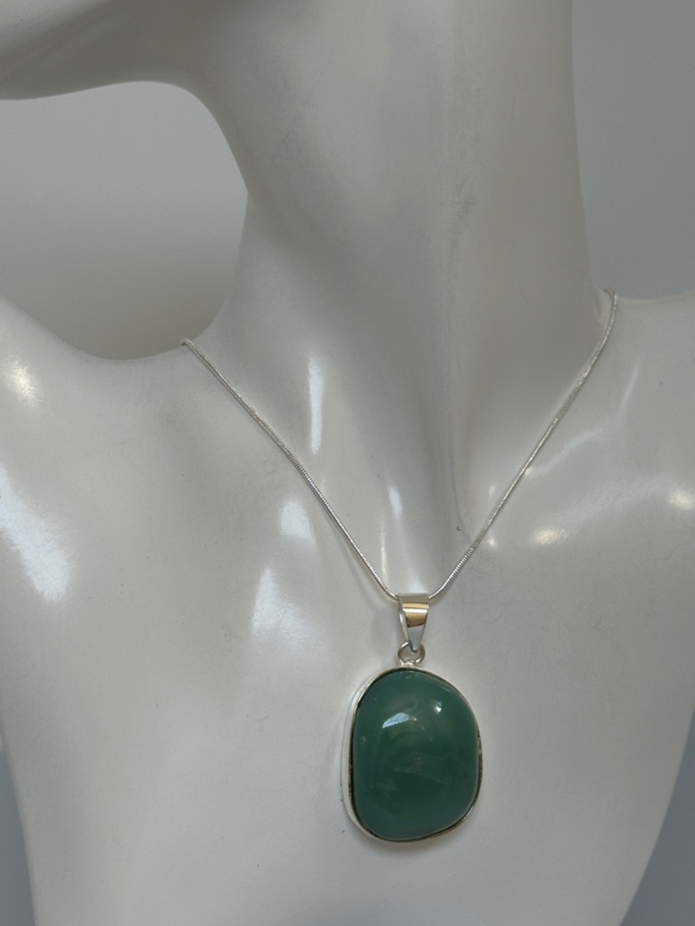Chrysoprase: A variety of chalcedony
Pendant Necklace